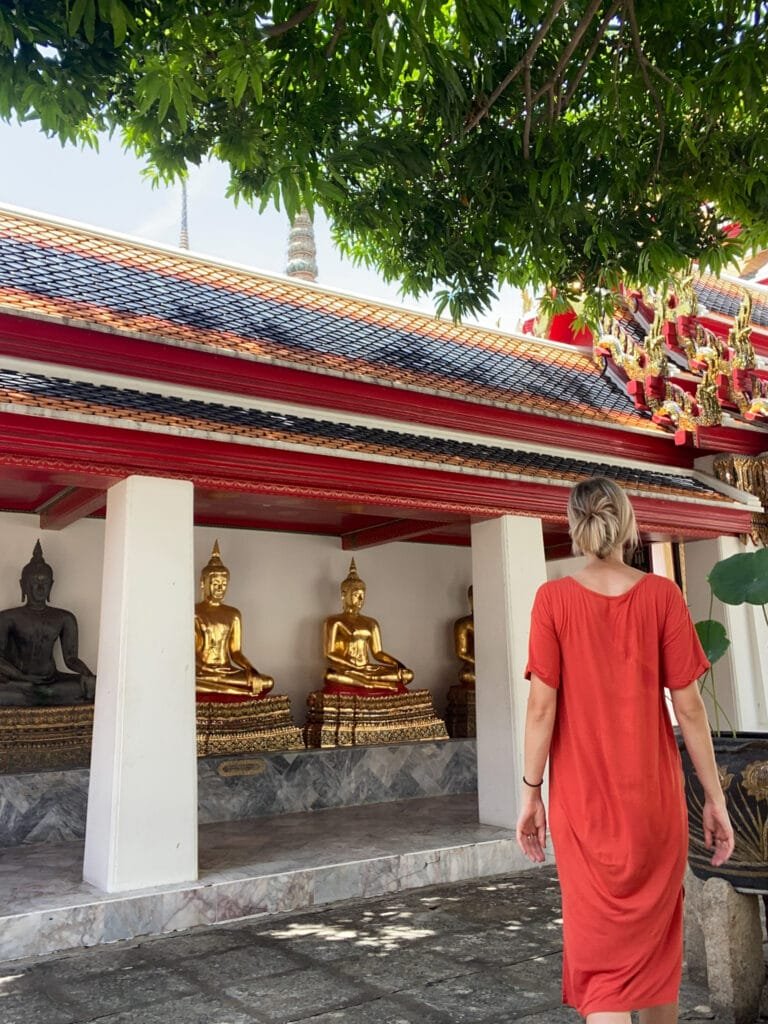 Walking through Wat Pho looking at the Golden Buddhas